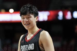 探长：杨瀚森没有因暂时落入下风而崩掉 他迅速调整并找回了场子